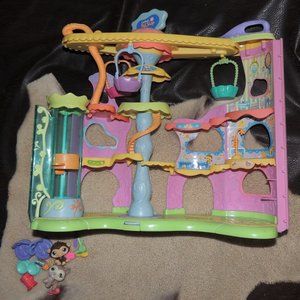 Littlest Pet Shop Round & Round Pet Town